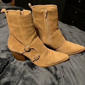 Brand new never worn tan suede boots